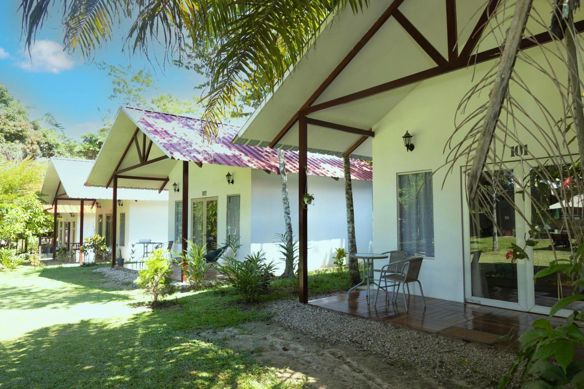 Chaikoni Lodge *
